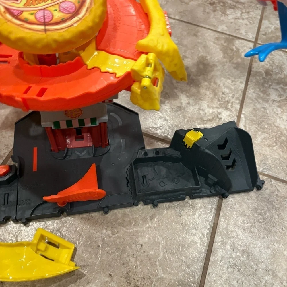 Hot Wheels City Toy Car Track Set Pizza Slam Cobra Attack Playset Snake Tail